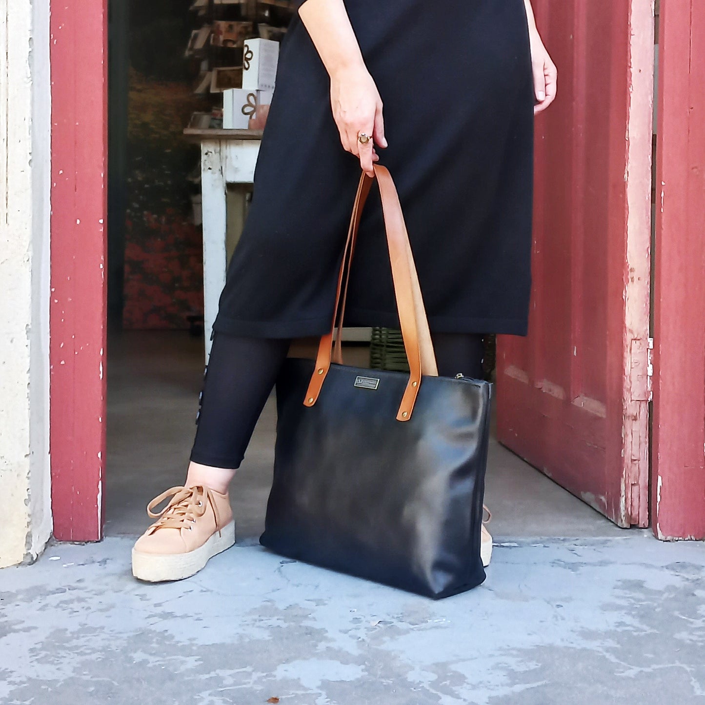 The Mia Shopper - Black