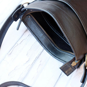 Cross over black leather satchel zip closure