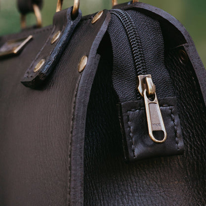 The Milla bag V2 - Black Bovine